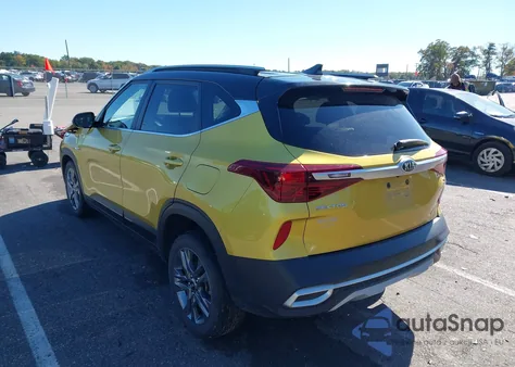 2021 Kia Seltos S z USA, uszkodzony, nr VIN KNDEUCAA9M7198075